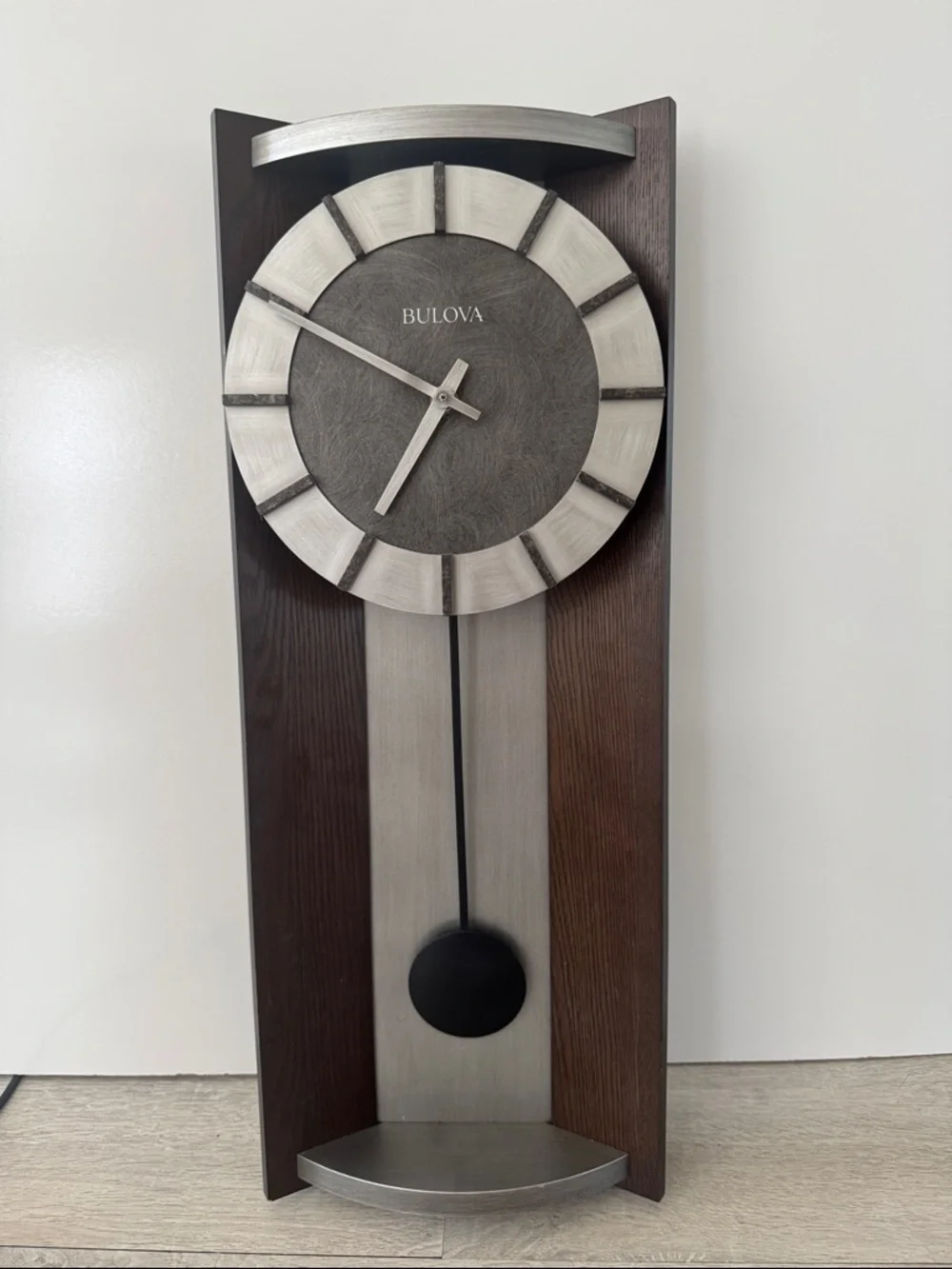 Bulova Newton Pendulum Wall Clock Espresso C4808 Works Great